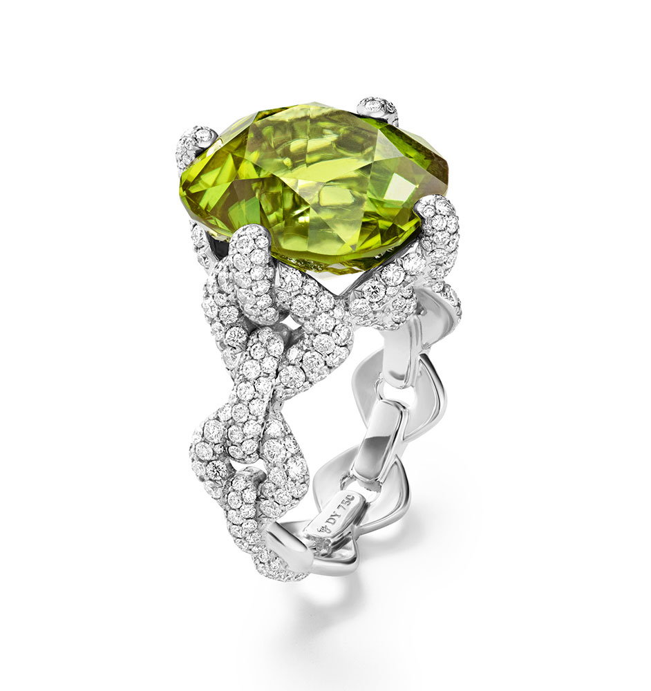 SHOT_04_DY_SS17_HIGH_JEWELRY_PERIDOT_RING_COMP_04_cbs